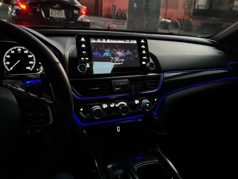 Used 2018 Honda Accord Sport image 11