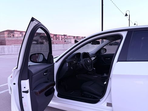 Used 2011 BMW 335i Sedan image 19