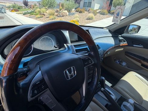 Used 2011 Honda Accord EX-L image 10