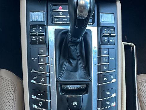 Used 2021 Porsche Macan image 10