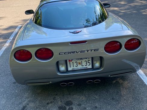 Used 2000 Chevrolet Corvette Coupe w/ Roof Pkg RWD image 2