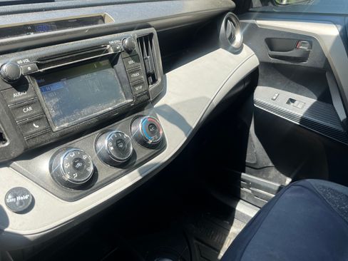 Used 2014 Toyota RAV4 LE AWD/4WD image 5