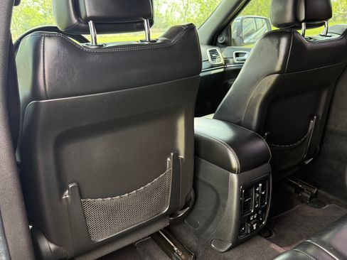 Used 2014 Jeep Grand Cherokee Limited w/ Luxury Group II image 27