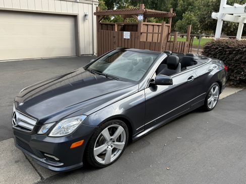 Used 2011 Mercedes-Benz E 550 Cabriolet image 2