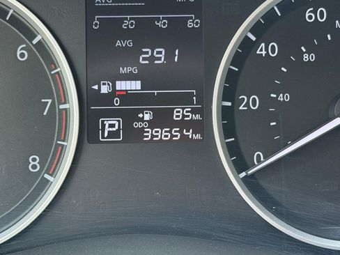 Used 2021 Nissan Versa S FWD image 6