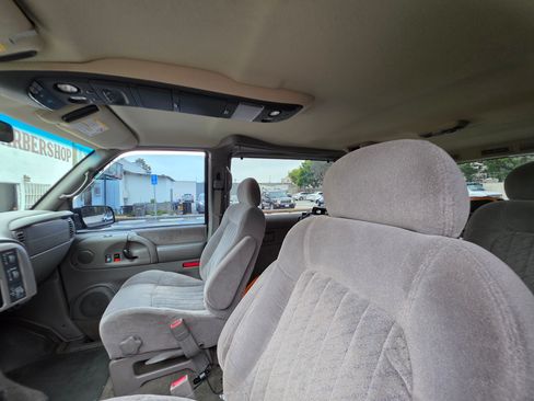 Used 2003 Chevrolet Astro w/ LT Preferred Equipment Group image 8