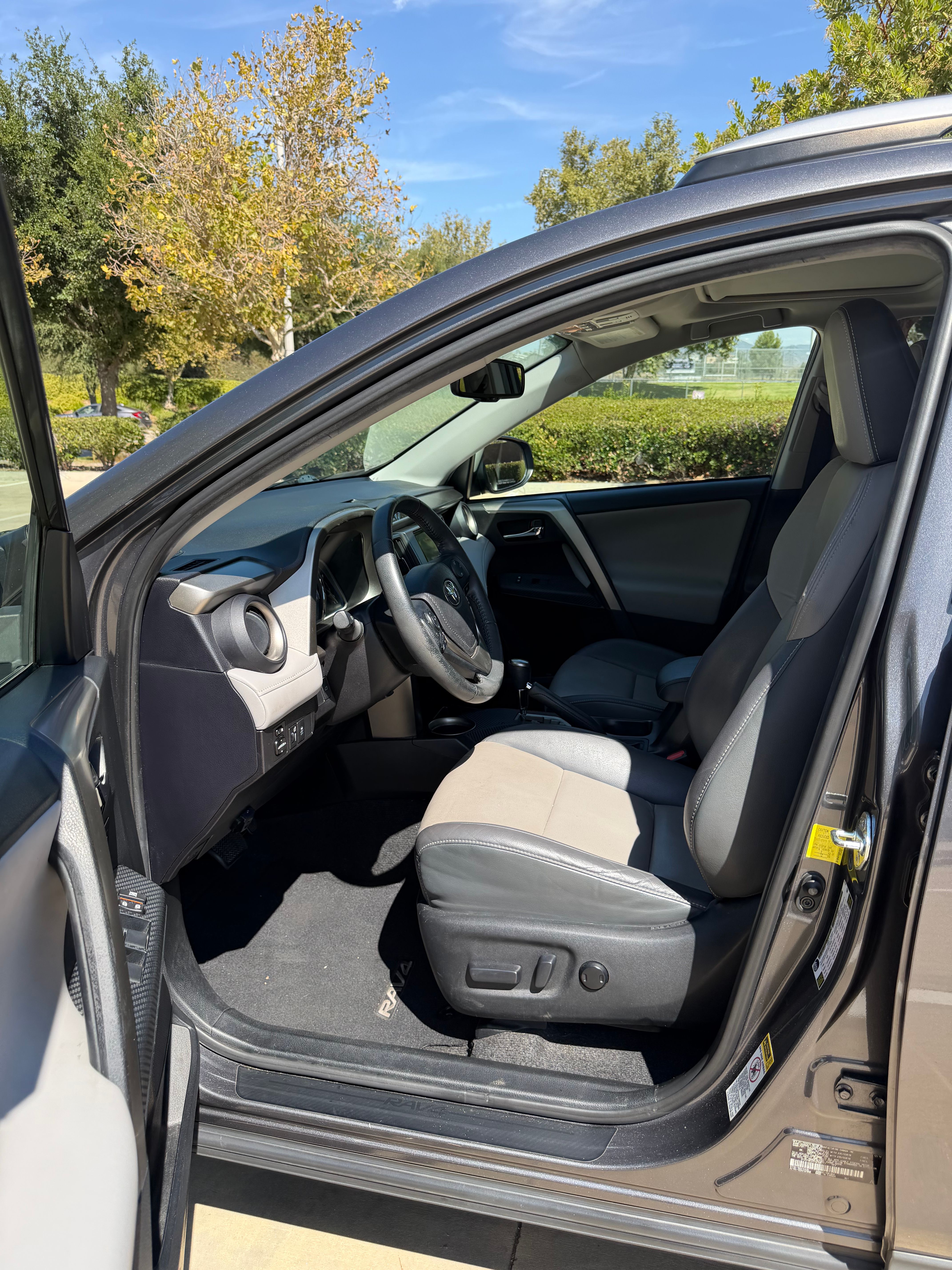 Used 2015 Toyota RAV4 Limited FWD image 14