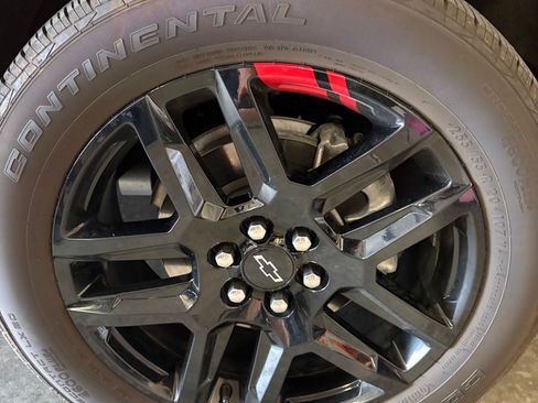Used 2022 Chevrolet Traverse Premier w/ Redline Edition AWD/4WD image 9