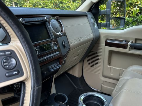 Used 2010 Ford F350 Lariat image 15