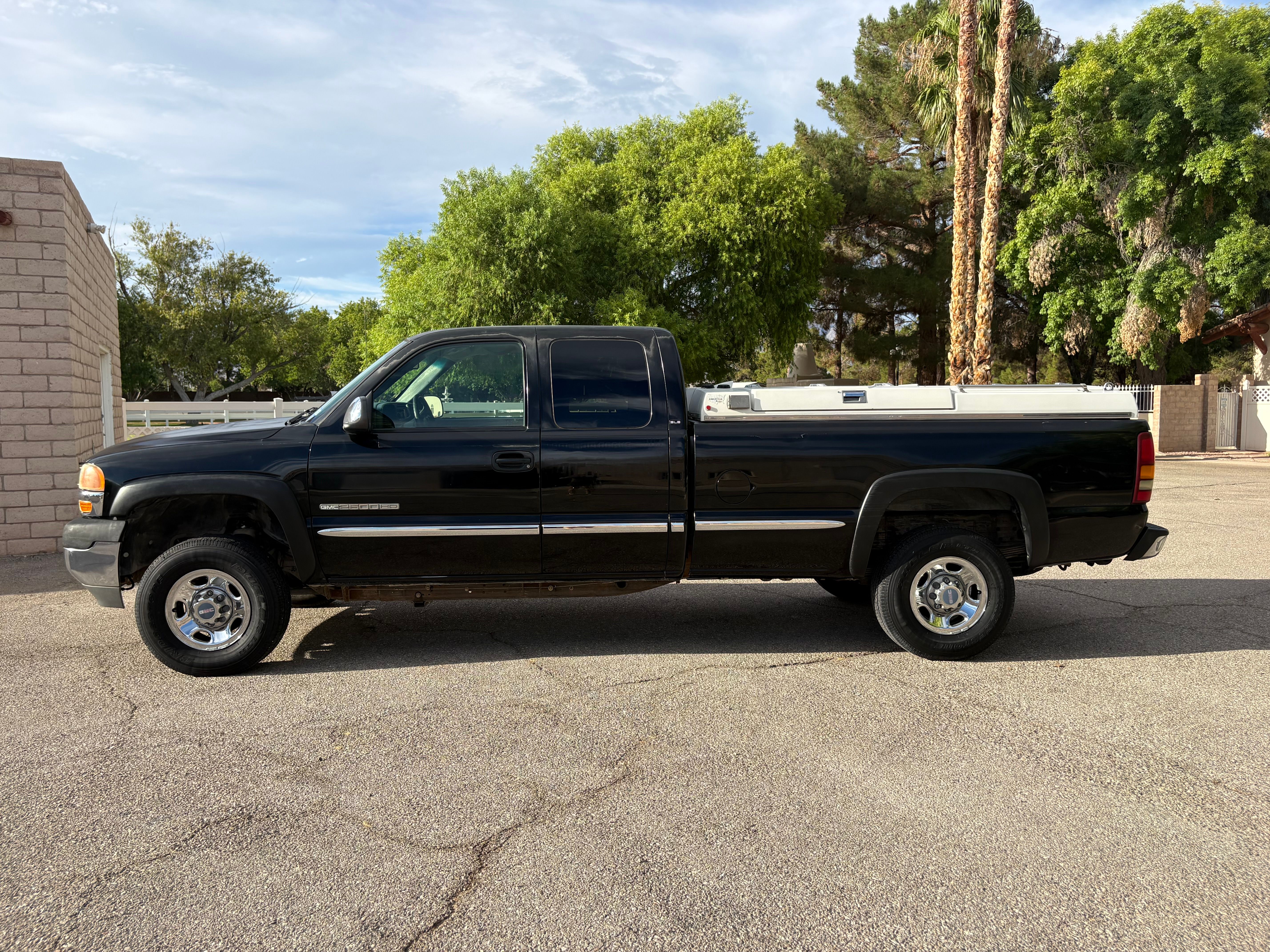 Used 2001 GMC Sierra 2500 2WD Extended Cab HD w/ Convenience Plus Group image 1