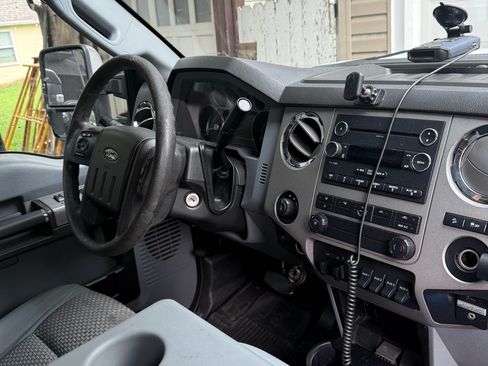 Used 2015 Ford F250 XLT w/ XLT Premium Package AWD/4WD image 12