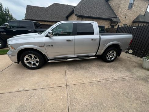 Used 2018 RAM 1500 Laramie w/ Convenience Group AWD/4WD image 8