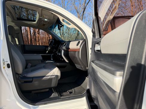 Used 2014 Toyota Tundra Limited image 12
