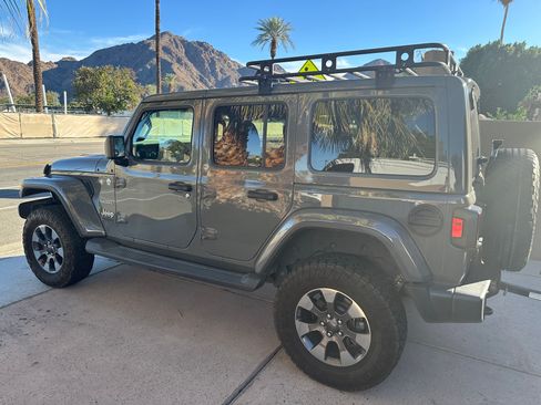 Used 2018 Jeep Wrangler Unlimited Sahara image 5