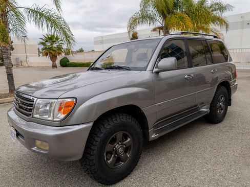 Used 2001 Toyota Land Cruiser image 2