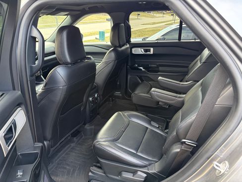 Used 2021 Ford Explorer ST w/ ST Street Pack image 13