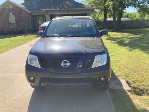 Used 2018 Nissan Frontier SV w/ Value Truck Package AWD/4WD image 2