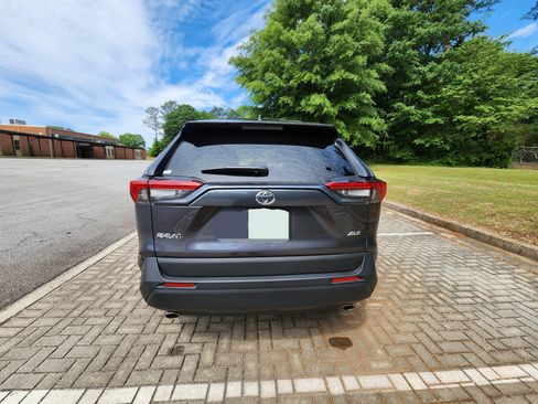 Used 2025 Toyota RAV4 XLE w/ Convenience Package FWD image 4