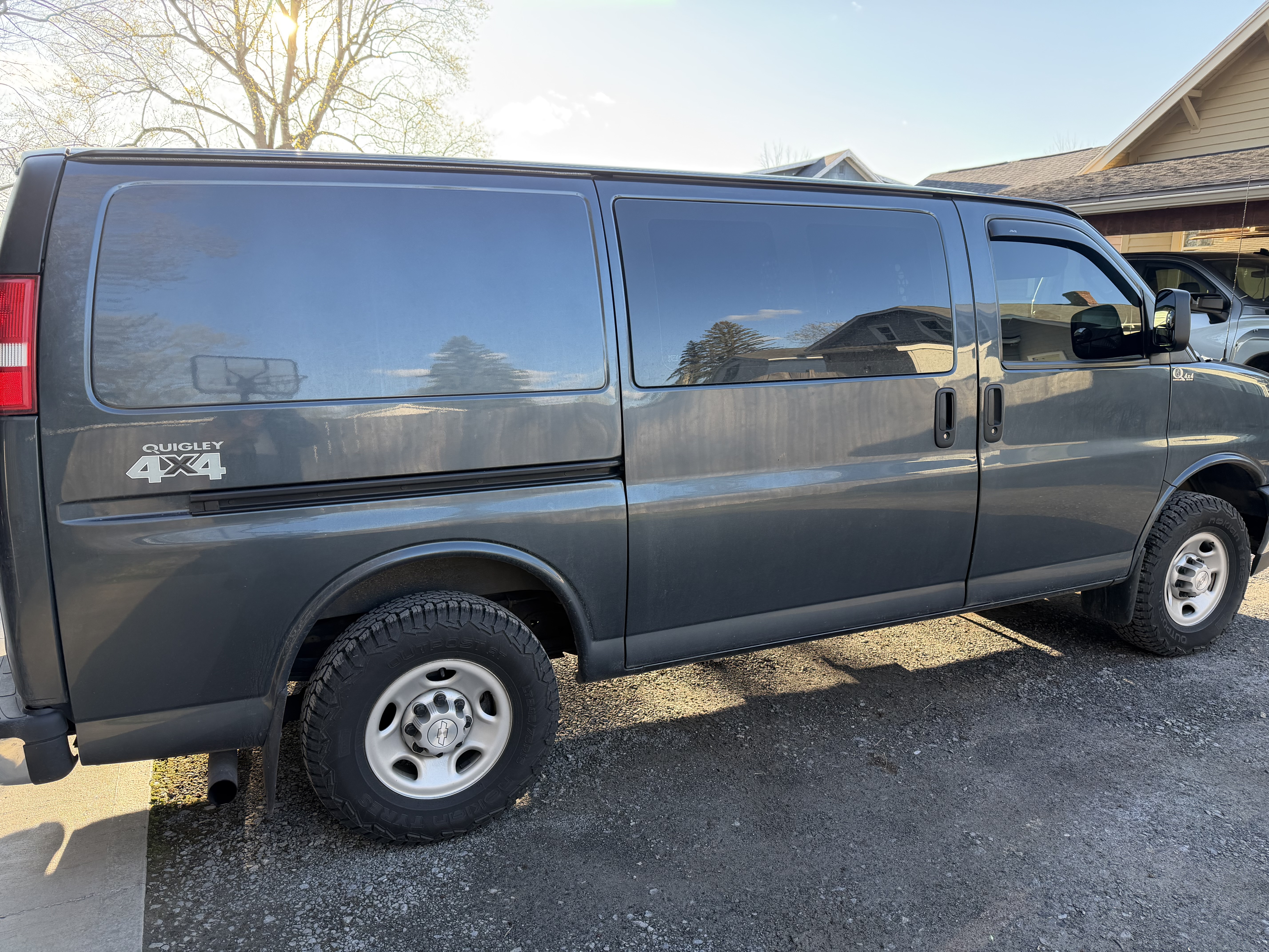 Used 2019 Chevrolet Express 2500 w/ Driver Convenience Package RWD image 2