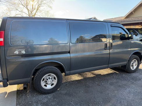 Used 2019 Chevrolet Express 2500 w/ Driver Convenience Package RWD image 2
