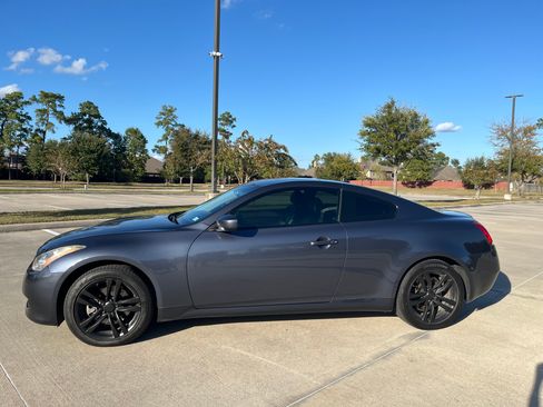 Used 2010 INFINITI G37 x Coupe w/ Premium Pkg image 1