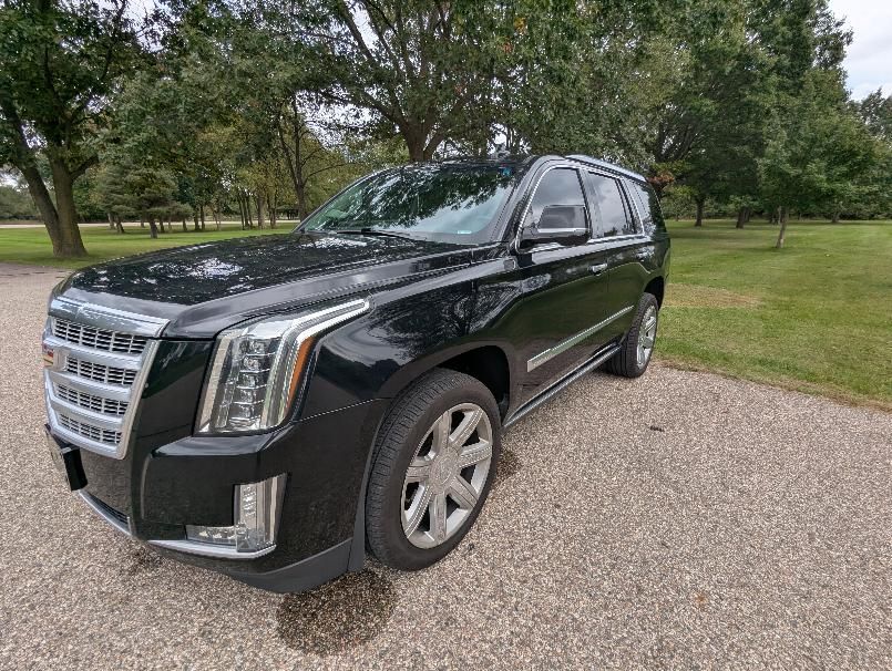 Used 2017 Cadillac Escalade Premium Luxury AWD/4WD image 1