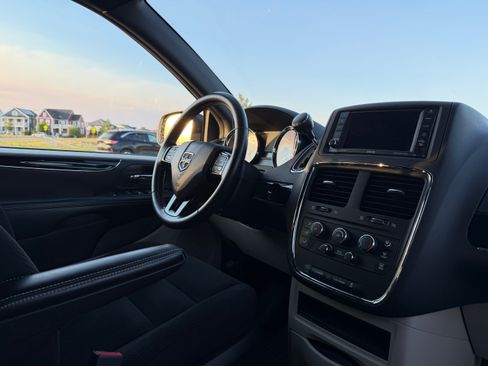 Used 2014 Dodge Grand Caravan SE FWD image 14