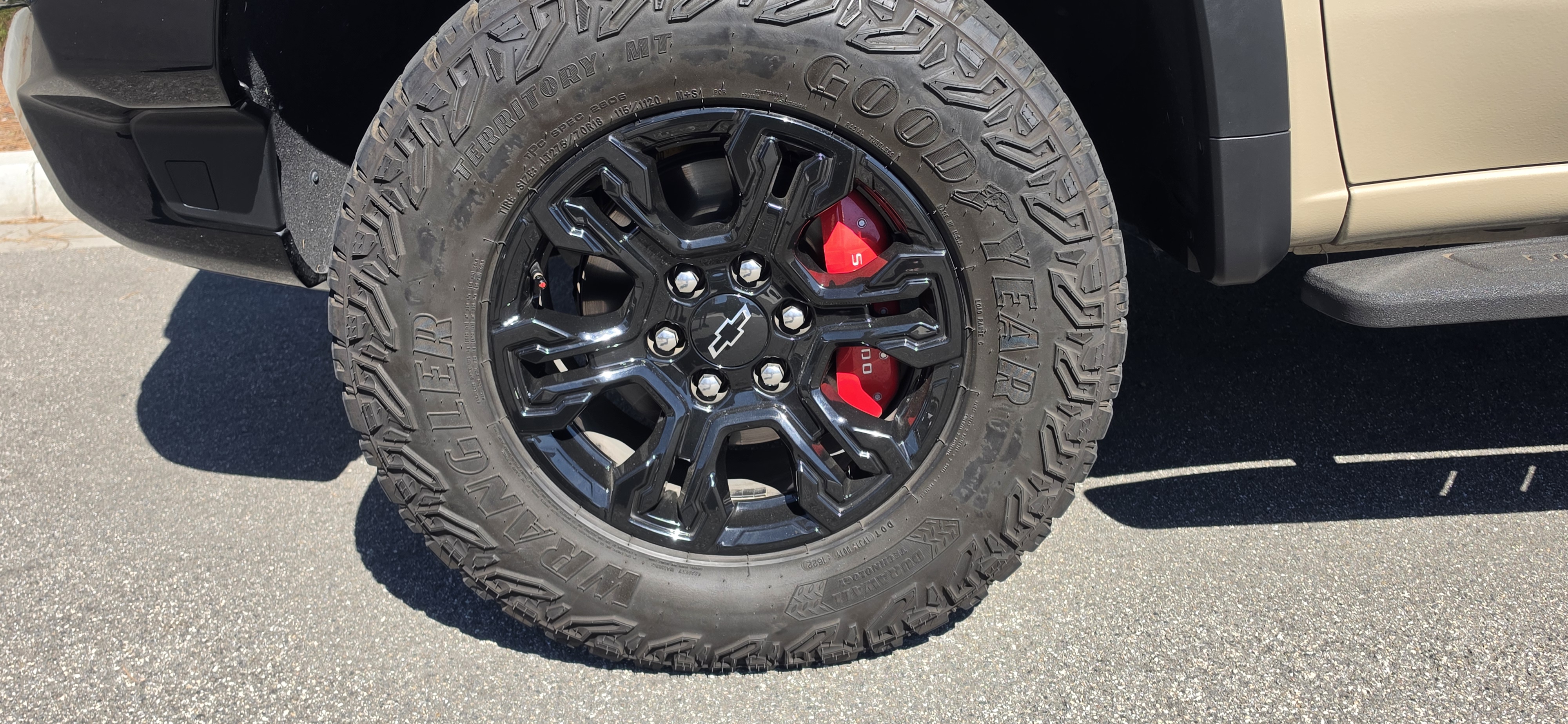 Used 2022 Chevrolet Silverado 1500 ZR2 w/ Technology Package AWD/4WD image 13