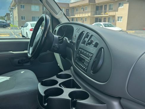 Used 2008 Ford E-350 and Econoline 350 XLT image 9