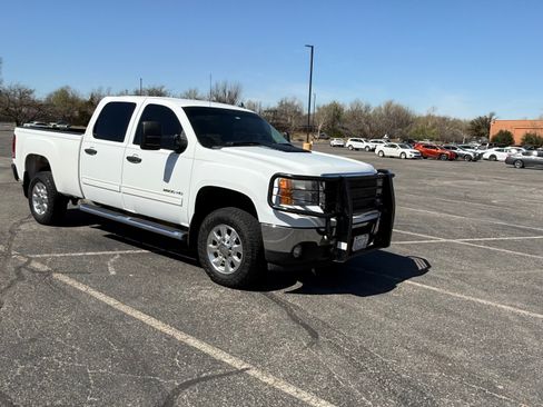 Used 2011 GMC Sierra 2500 SLE w/ SLE Preferred Package image 4