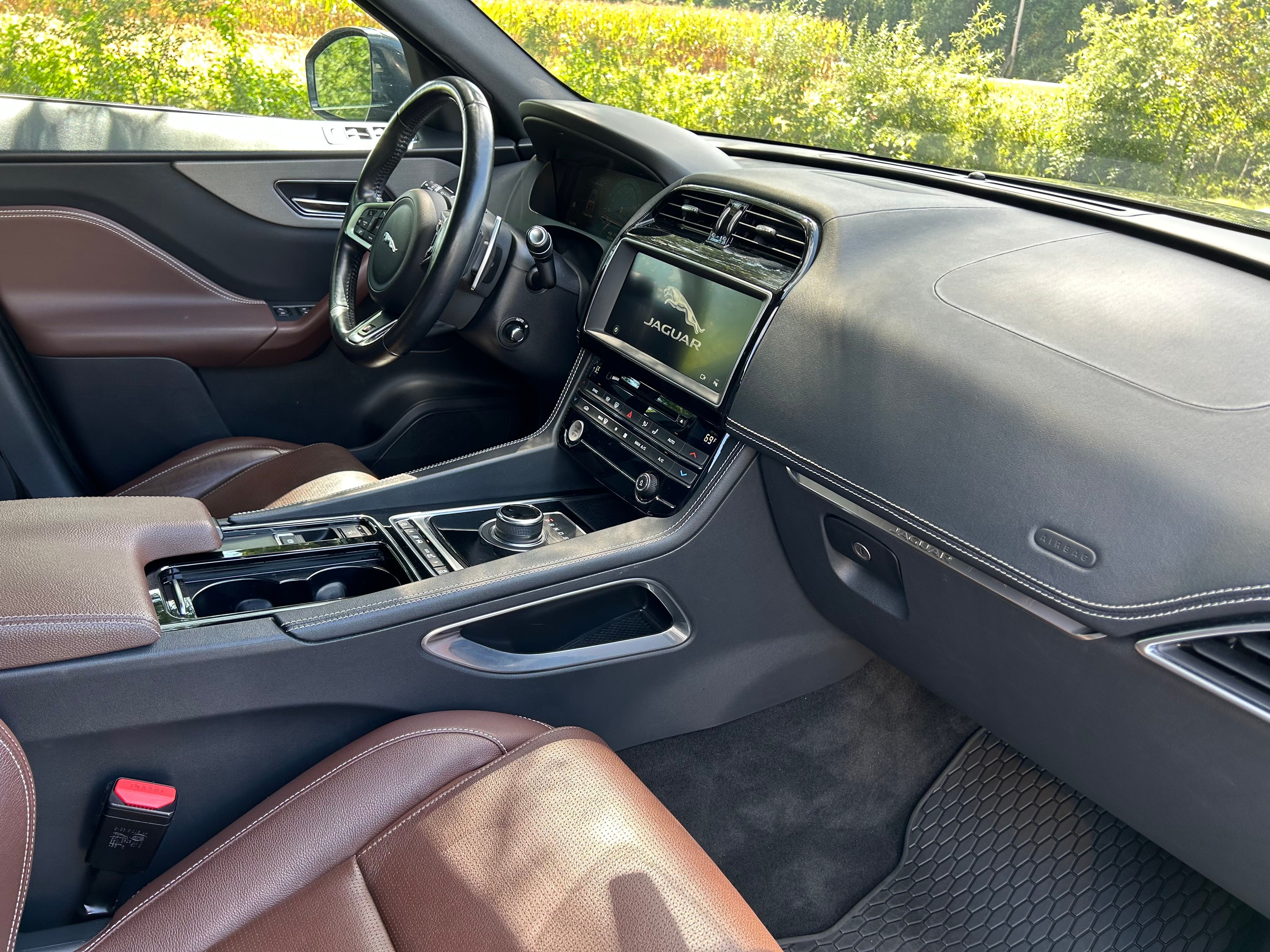 Used 2018 Jaguar F-PACE S AWD/4WD image 19