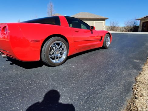 Used 2002 Chevrolet Corvette Coupe w/ Preferred Equipment Group2 image 6