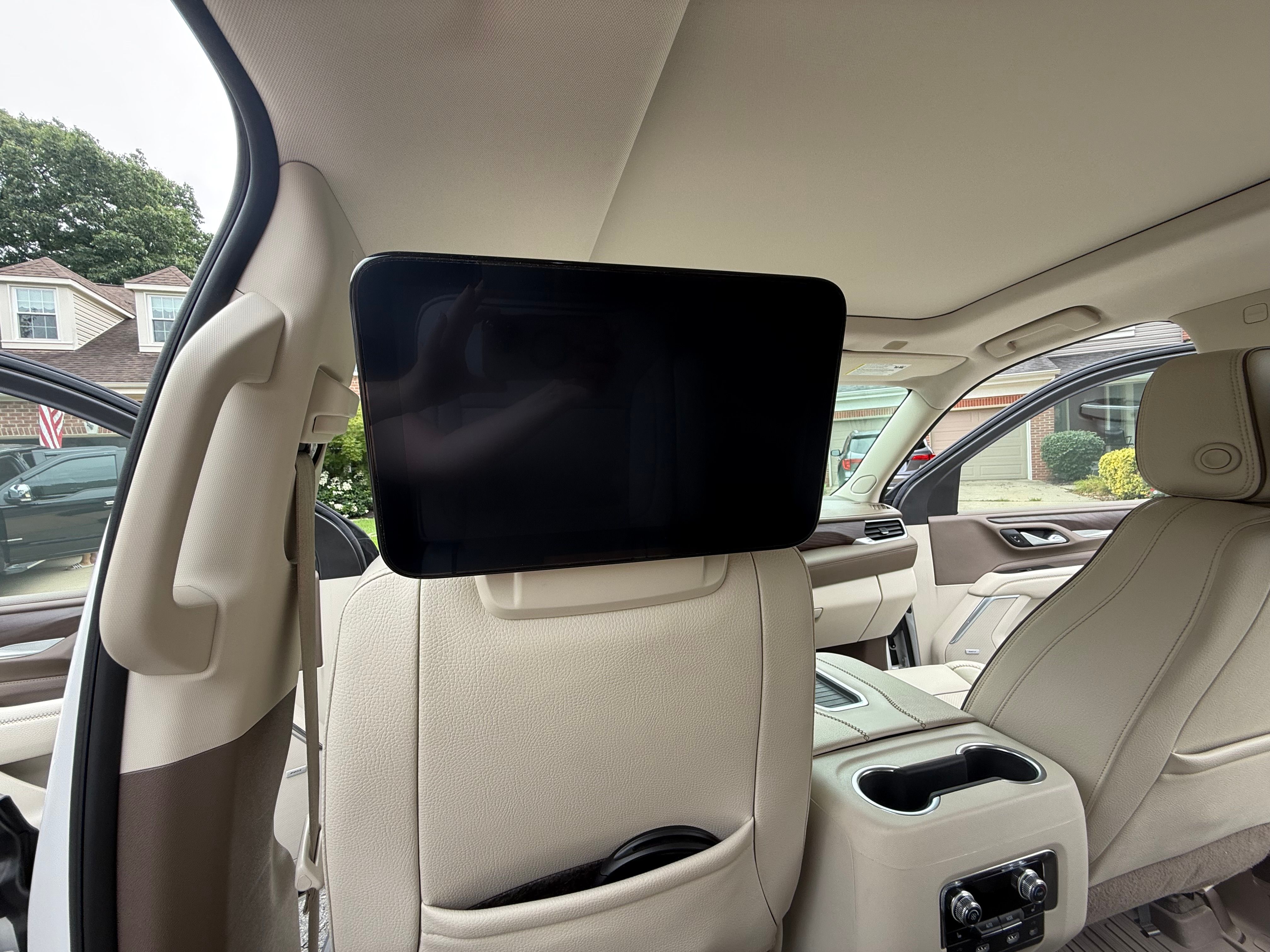 Used 2021 GMC Yukon Denali w/ LPO, Illumination Package AWD/4WD image 9