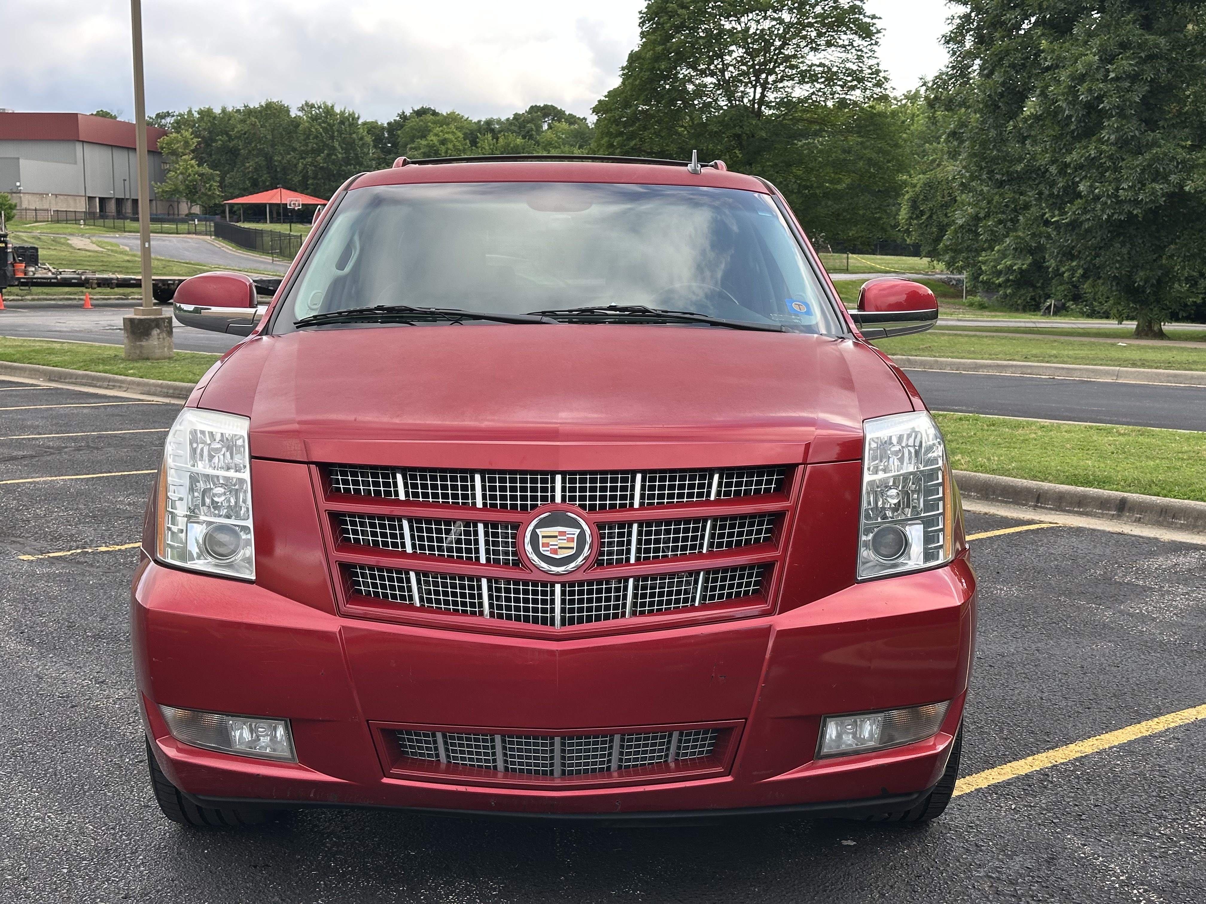 Used 2013 Cadillac Escalade Premium AWD/4WD image 2