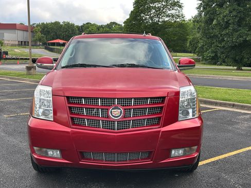 Used 2013 Cadillac Escalade Premium AWD/4WD image 2