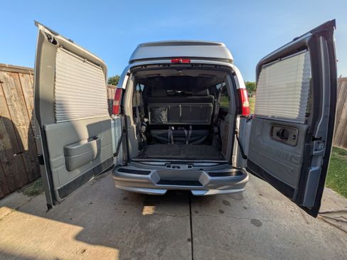 Used 2011 GMC Savana 1500 RWD image 18