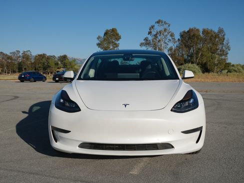 Used 2021 Tesla Model 3 Standard Range Plus RWD image 2