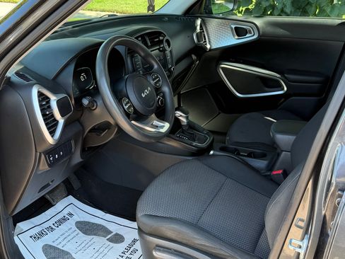 Used 2024 Kia Soul LX w/ Option Group 015 FWD image 5
