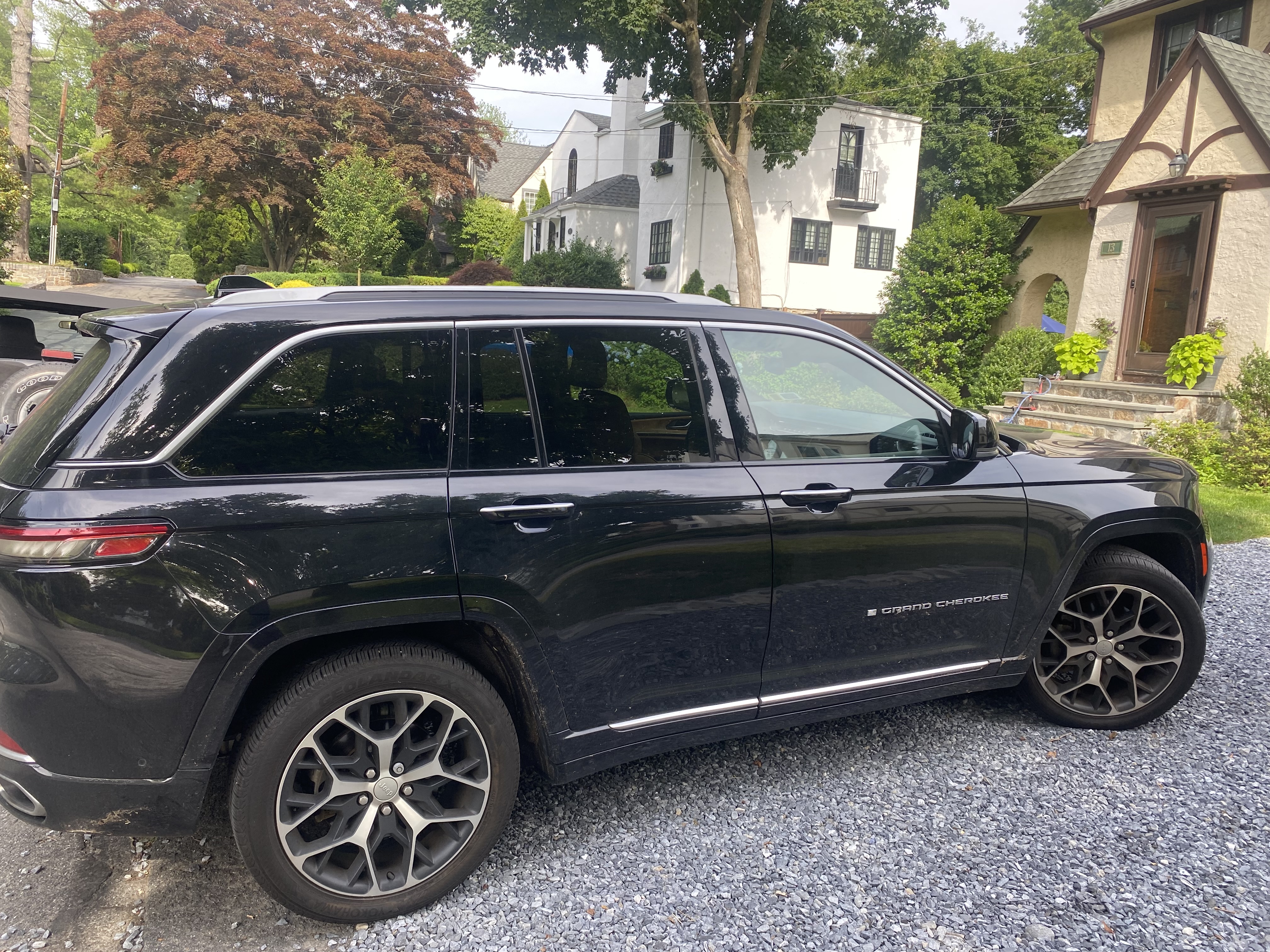 Used 2022 Jeep Grand Cherokee Summit AWD/4WD image 4