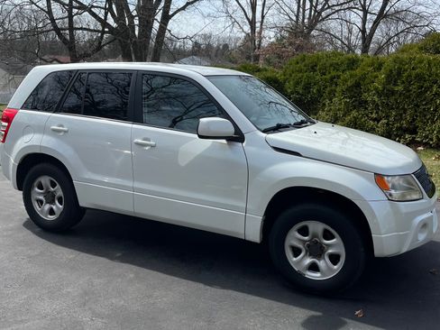 Used 2012 Suzuki Grand Vitara Premium image 5