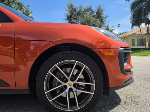 Used 2022 Porsche Macan AWD/4WD image 11