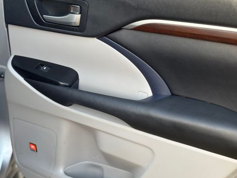 Used 2015 Toyota Highlander Limited image 10