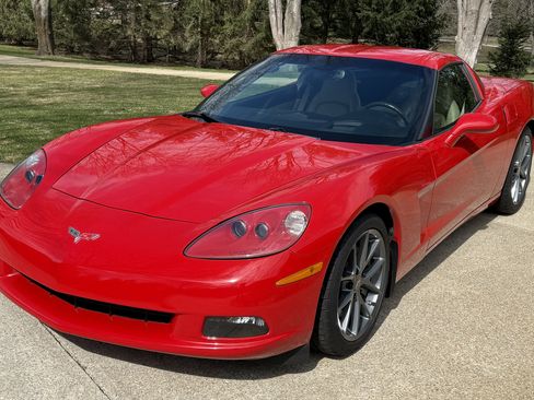 Used 2006 Chevrolet Corvette Coupe w/ Preferred Equipment Group image 1