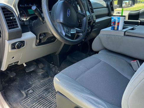 Used 2017 Ford F250 XL w/ Power Equipment Group image 5