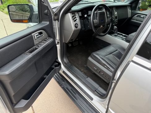 Used 2016 Ford Expedition Limited AWD/4WD image 5