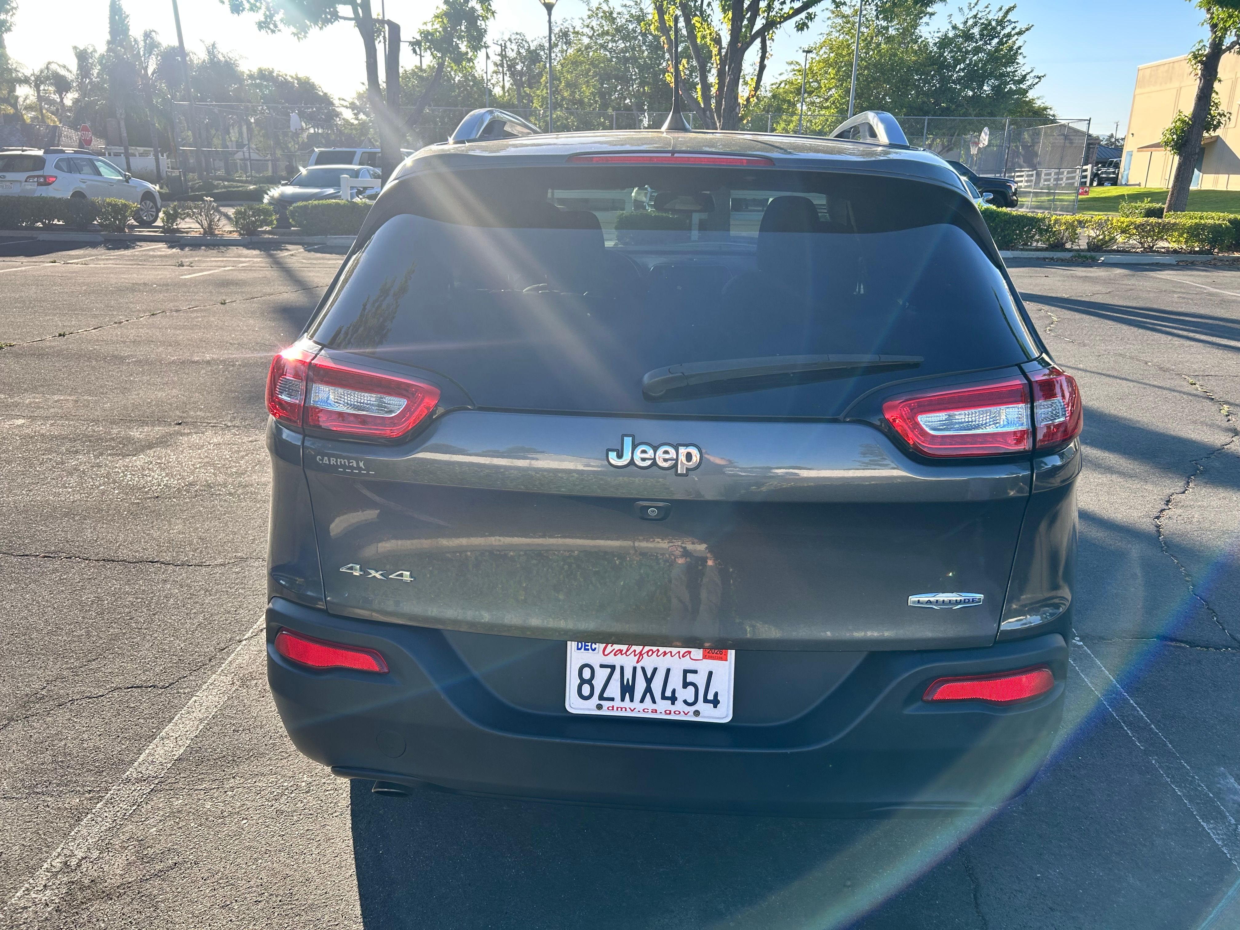 Used 2017 Jeep Cherokee Latitude w/ Cold Weather Group AWD/4WD image 5