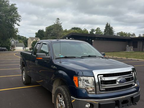 Used 2013 Ford F150 XLT w/ Mid Equipment Group AWD/4WD image 4