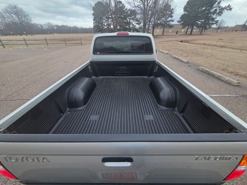 Used 2004 Toyota Tacoma 2WD Regular Cab w/ Enhancement Pkg image 9