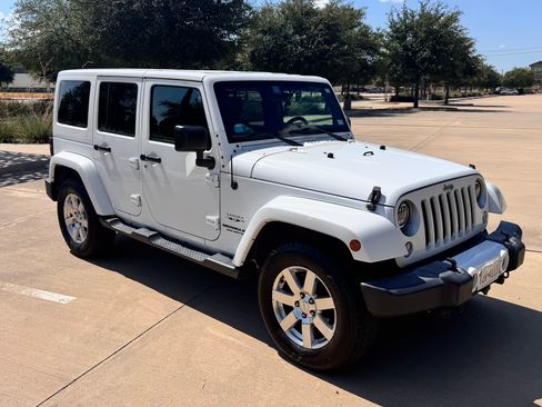 Used 2016 Jeep Wrangler Unlimited Sahara w/ Connectivity Group AWD/4WD image 5