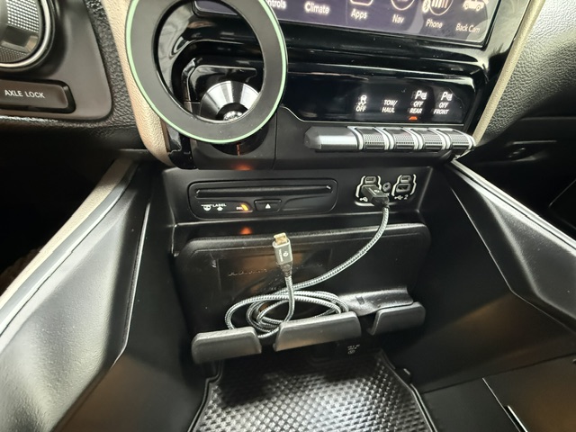 Used 2019 RAM 1500 Laramie RWD image 28